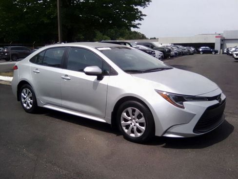 Used 2026 Toyota Corolla LE FWD image 5