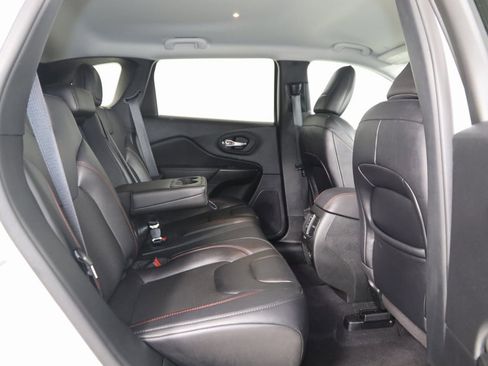 Used 2022 Jeep Cherokee Trailhawk w/ Comfort/Convenience Group image 13