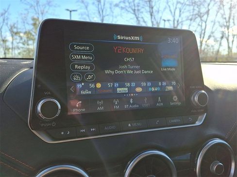 Used 2022 Nissan Sentra SR w/ SR Premium Package image 3