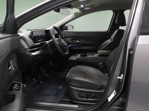 Used 2024 Nissan Ariya AWD image 11