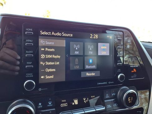 Used 2020 Toyota Highlander L image 6