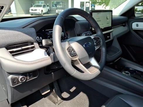 Used 2025 Ford Explorer Active w/ Active Comfort Package AWD/4WD image 18