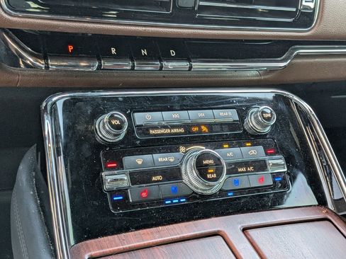 Used 2022 Lincoln Navigator Reserve image 19