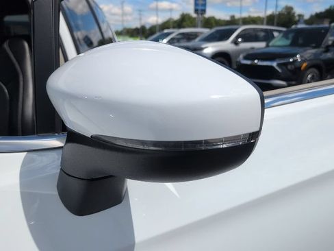 Used 2023 Chrysler Pacifica Touring-L FWD image 48