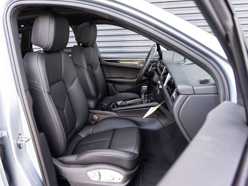 Certified 2026 Porsche Macan AWD/4WD image 33
