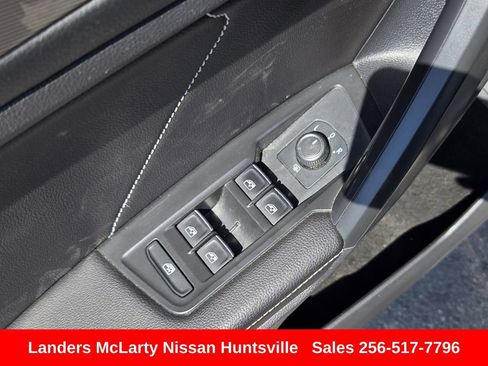 Used 2024 Volkswagen Tiguan SE image 22