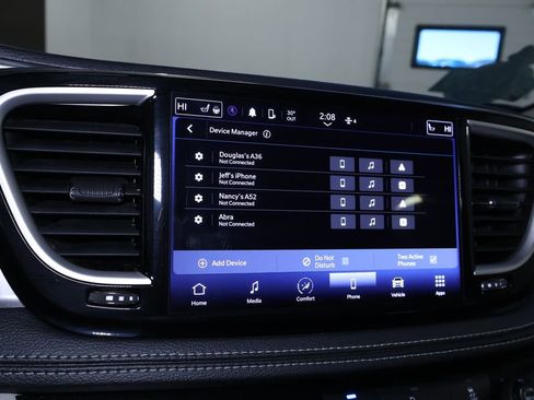 Used 2023 Chrysler Pacifica Touring-L image 31