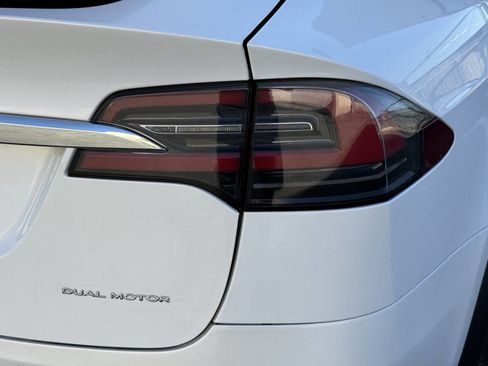 Used 2020 Tesla Model X Long Range image 40