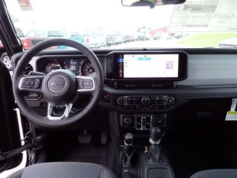 New 2025 Jeep Wrangler Unlimited Sahara AWD/4WD image 15