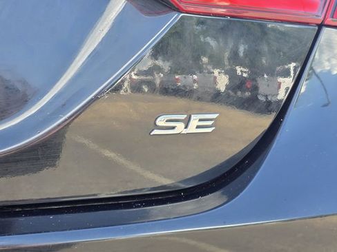 Used 2021 Toyota Camry SE FWD image 6