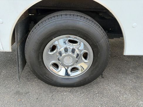 Used 2013 Chevrolet Express 3500 image 17