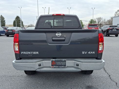 Used 2015 Nissan Frontier SV image 6