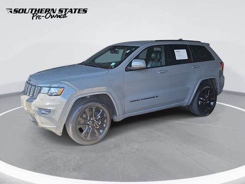 Used 2022 Jeep Grand Cherokee Laredo X AWD/4WD image 1