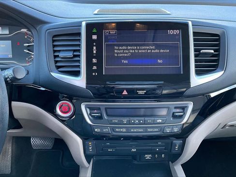 Used 2016 Honda Pilot Touring image 7