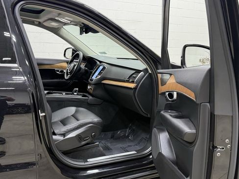 Used 2023 Volvo XC90 B6 Plus w/ Protection Package image 32