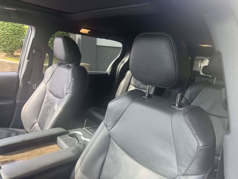 Certified 2025 Toyota Sienna Platinum FWD image 19