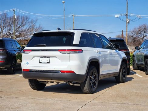 Certified 2025 Jeep Grand Cherokee Altitude image 7