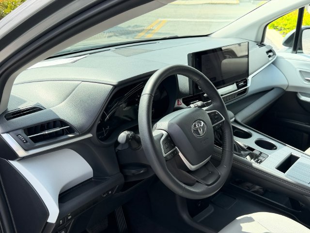 Certified 2026 Toyota Sienna XLE FWD image 12