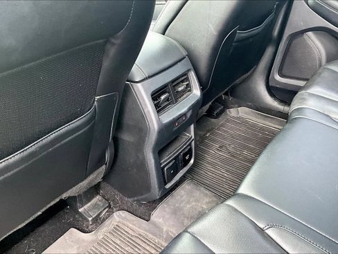 Used 2019 Ford Edge Titanium w/ Equipment Group 301A AWD/4WD image 10