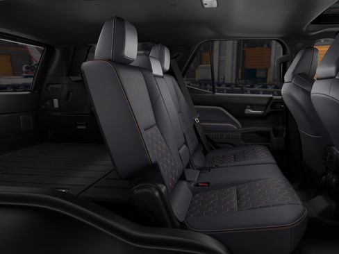 New 2026 Toyota 4Runner Platinum AWD/4WD image 2