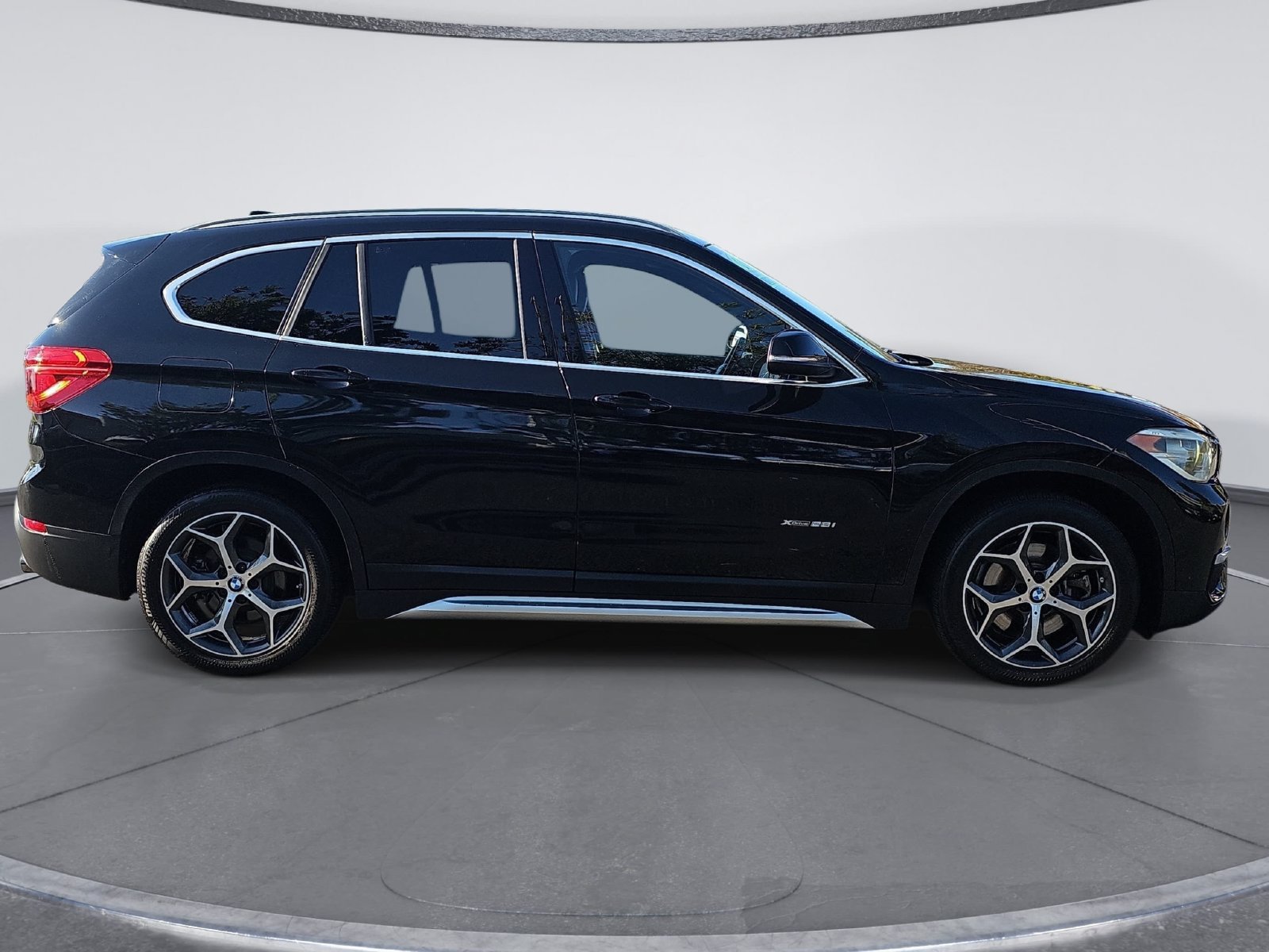 Used 2016 BMW X1 xDrive28i AWD/4WD image 2