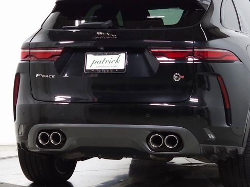 Used 2022 Jaguar F-PACE SVR image 11