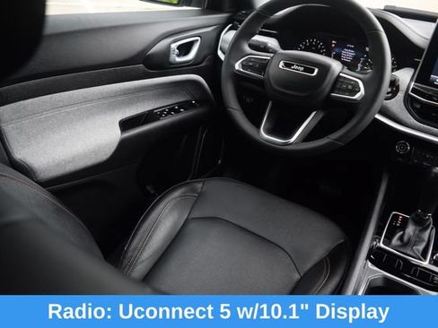Used 2023 Jeep Compass Latitude AWD/4WD image 2