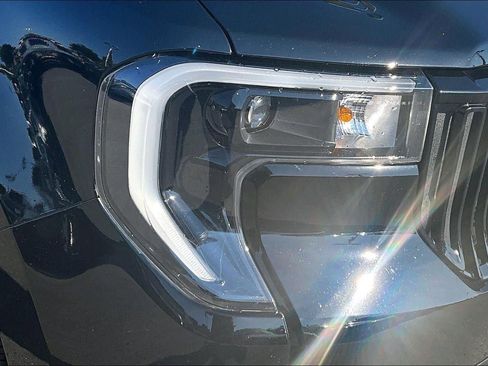 Used 2025 Ford Maverick Lobo AWD/4WD image 26