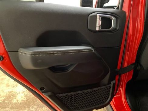 Used 2025 Jeep Wrangler Unlimited Sahara w/ Safety Group AWD/4WD image 71