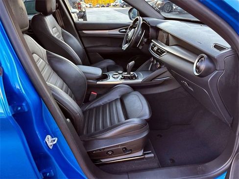 Used 2024 Alfa Romeo Stelvio Veloce image 17