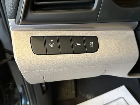 Used 2020 Hyundai Elantra SE FWD image 18