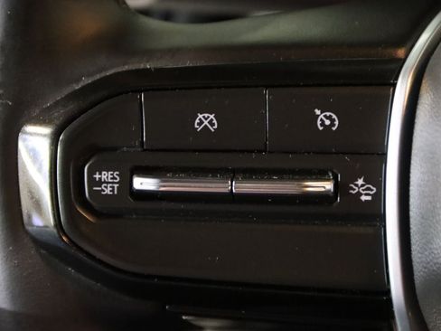 Used 2026 Chevrolet Colorado ZR2 w/ Technology Package AWD/4WD image 20