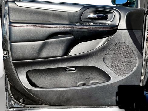 Used 2019 Dodge Grand Caravan GT image 21