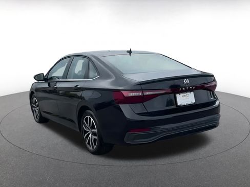 Used 2025 Volkswagen Jetta SE image 12