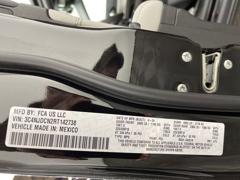 Used 2024 Jeep Compass Limited image 27