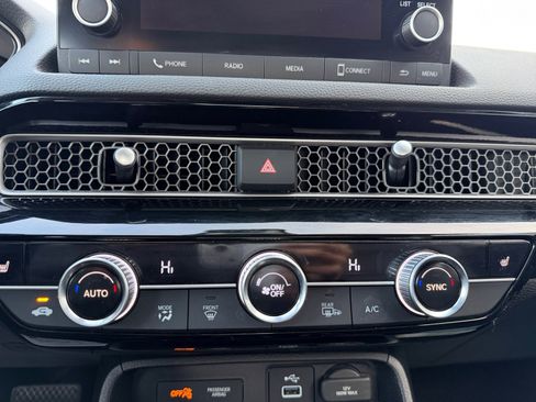 Used 2024 Honda Civic EX-L image 11