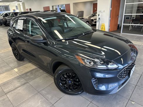 Certified 2022 Ford Escape SE w/ Cold Weather Package image 10