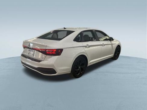 Used 2026 Volkswagen Jetta SE FWD image 38