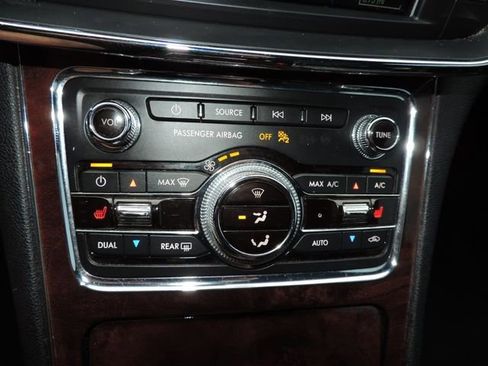 Used 2018 Lincoln Continental Select image 24