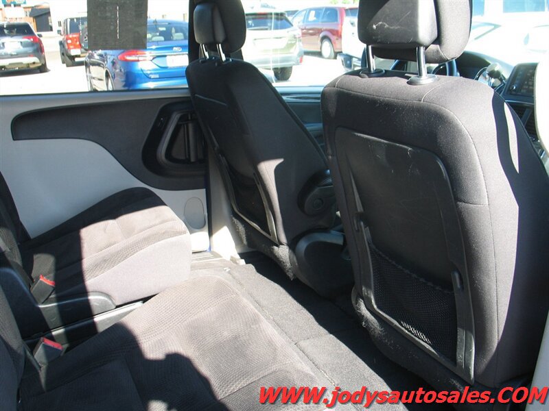 Used 2018 Dodge Grand Caravan SE w/ UConnect Hands-Free Group FWD image 21