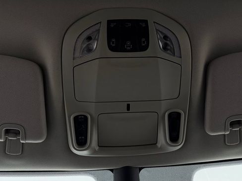 Used 2024 Chrysler Pacifica Limited AWD/4WD image 25