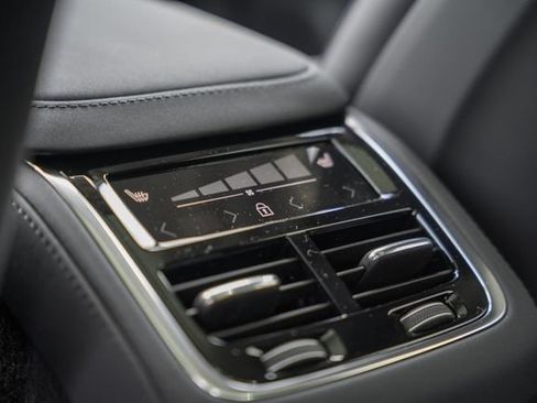 New 2027 Volvo XC90 B6 Plus AWD/4WD image 32