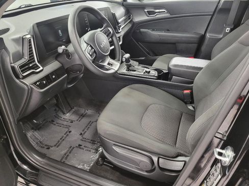 Used 2025 Kia Sportage LX image 10