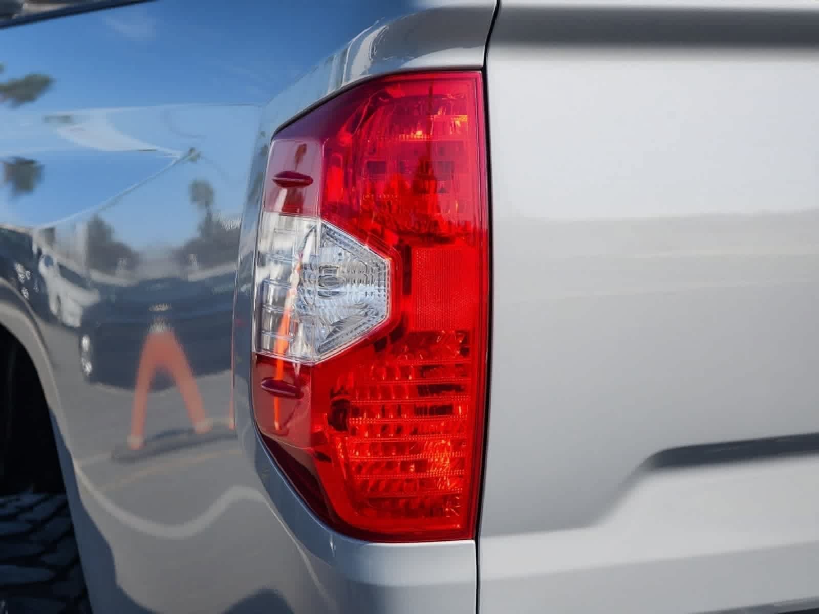 Used 2020 Toyota Tundra Limited w/ Limited Premium Package AWD/4WD image 12
