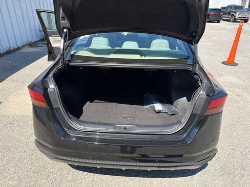 Used 2023 Nissan Altima 2.5 SV FWD image 14