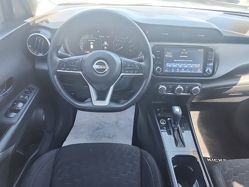 Used 2023 Nissan Kicks SV image 9