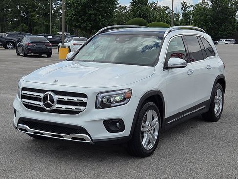 Used 2021 Mercedes-Benz GLB 250 4MATIC image 2