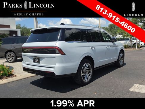 Certified 2025 Lincoln Navigator Reserve AWD/4WD image 4