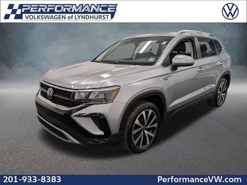 Used 2022 Volkswagen Taos SE AWD/4WD image 1