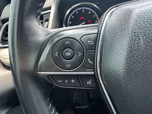 Used 2019 Toyota Camry XLE FWD image 18